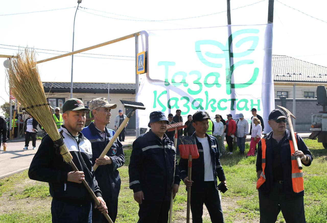 Более 700 человек объединились на субботнике в Бутаковском ущелье Алматы