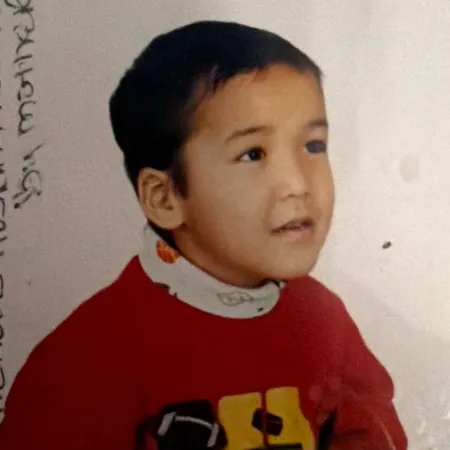 Уроженец Казахстана ищет биологических родителей через социальные сети