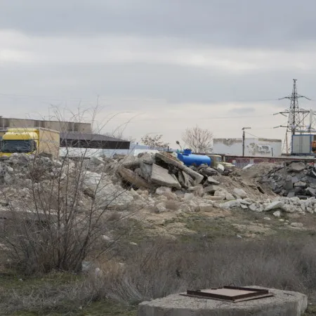 Ақтауда 6А шағынаудандағы жер телімі заңсыз қоқыс орнына айналғаны туралы шағым түсті