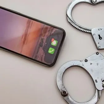 В Актау мужчина осуждён за распространение интимных фото бывшей девушки и избиение